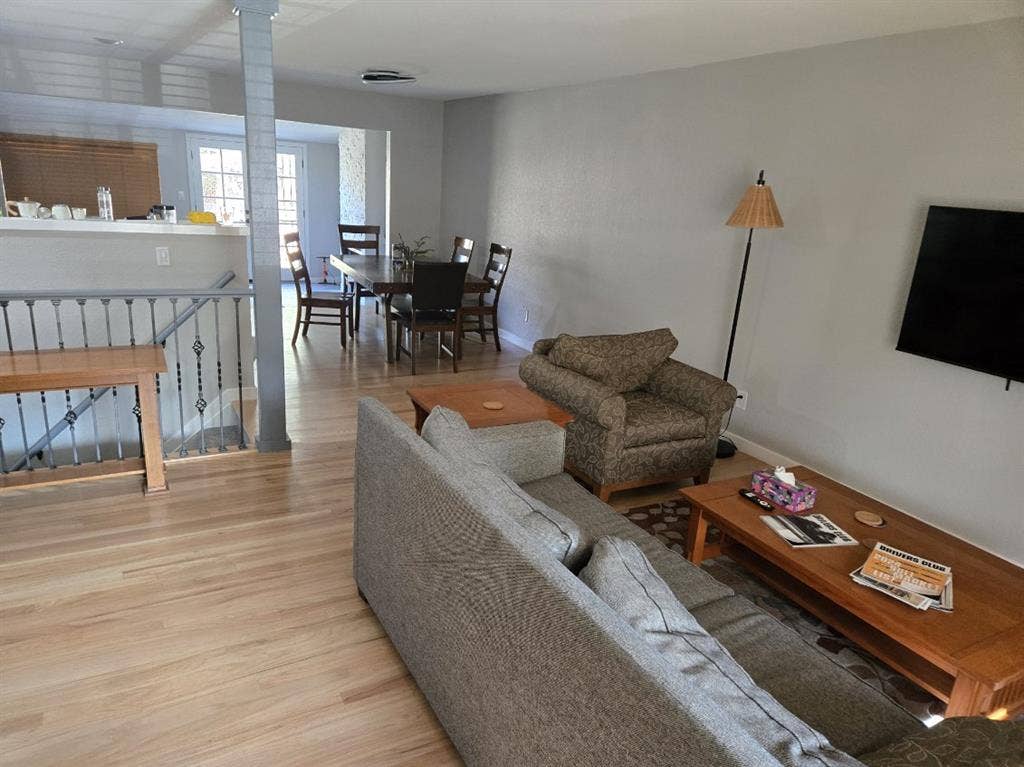 1BD + OFFICE + PRIVATE BATH