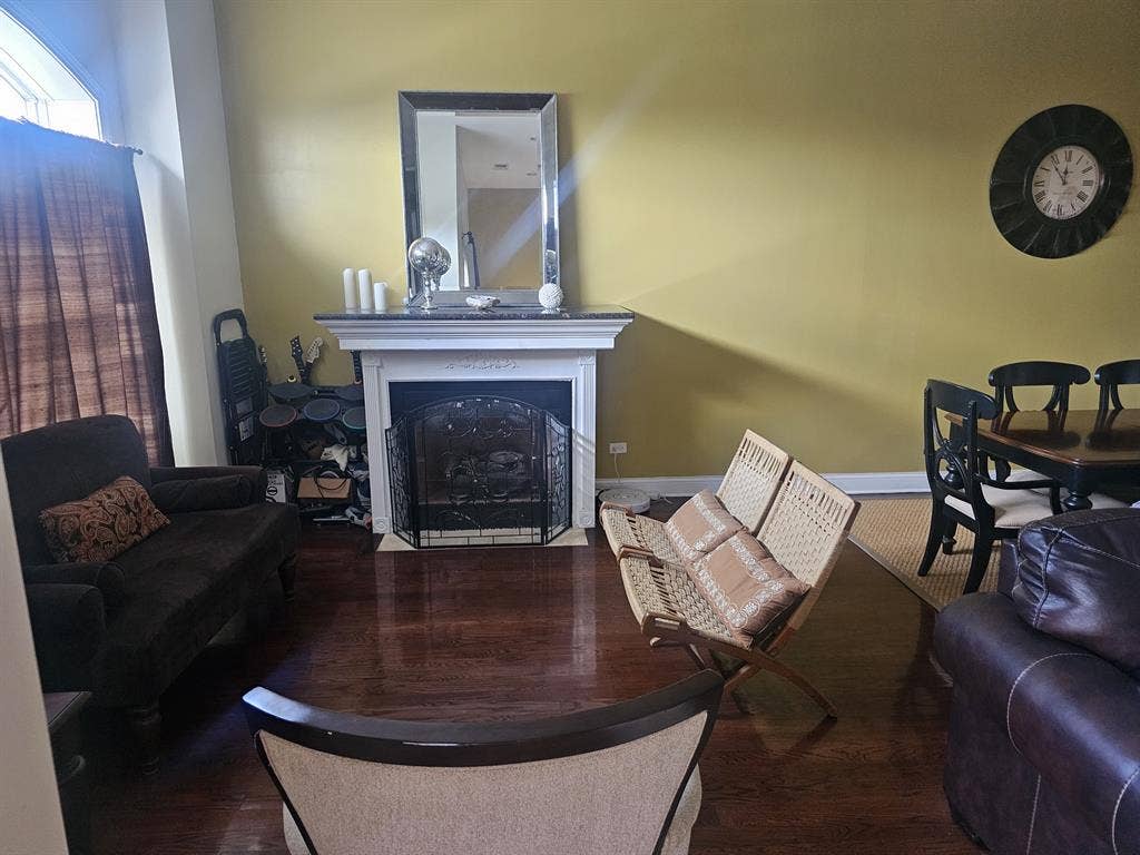 Huge bedroom/bathroom Condo $1400