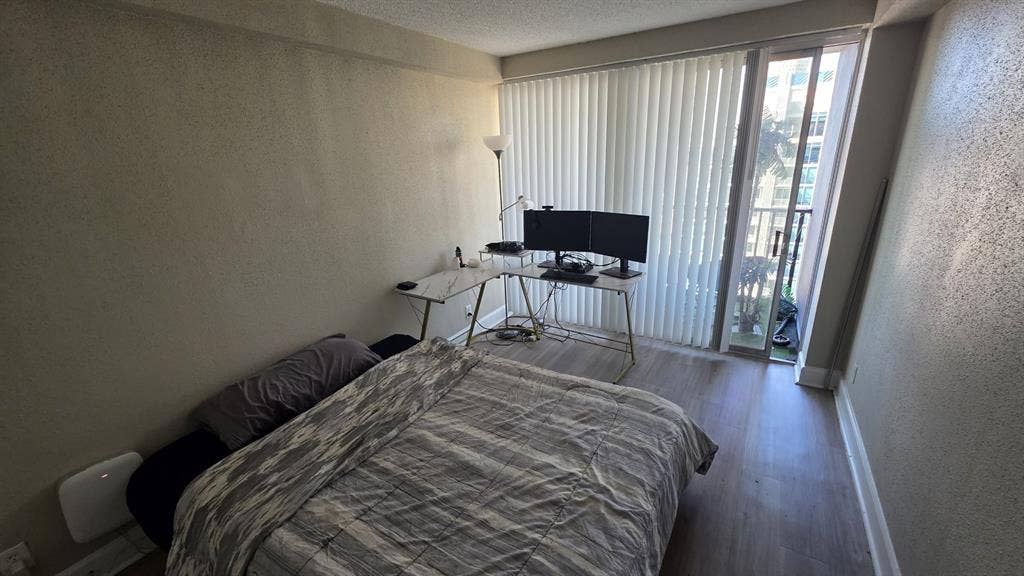 DOWNTOWN 2BED - 2BATH SHARED APT