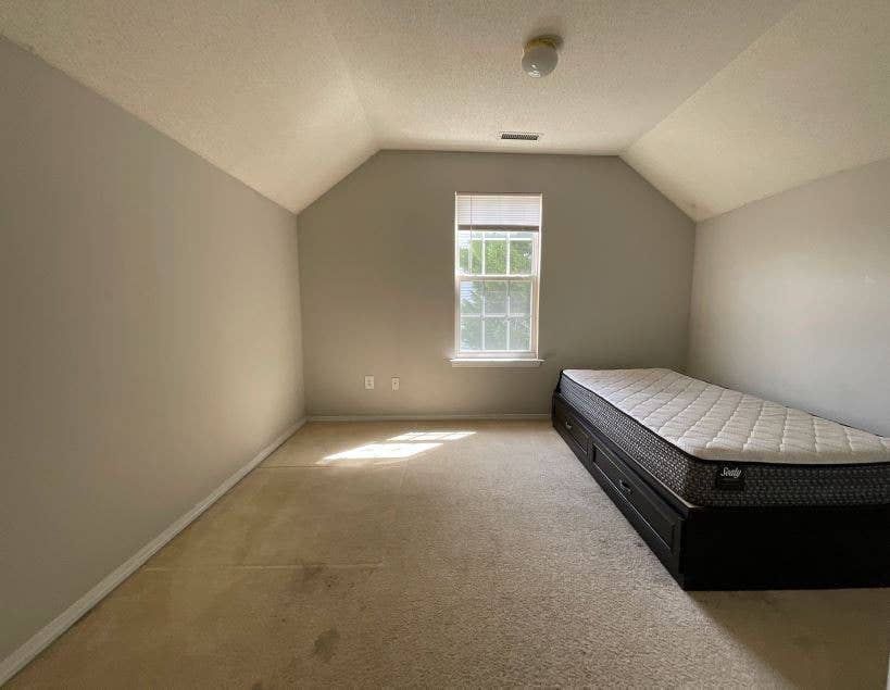 3 Room near park and Greenway