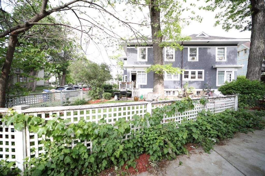 Room in Elgin Historic Districtt