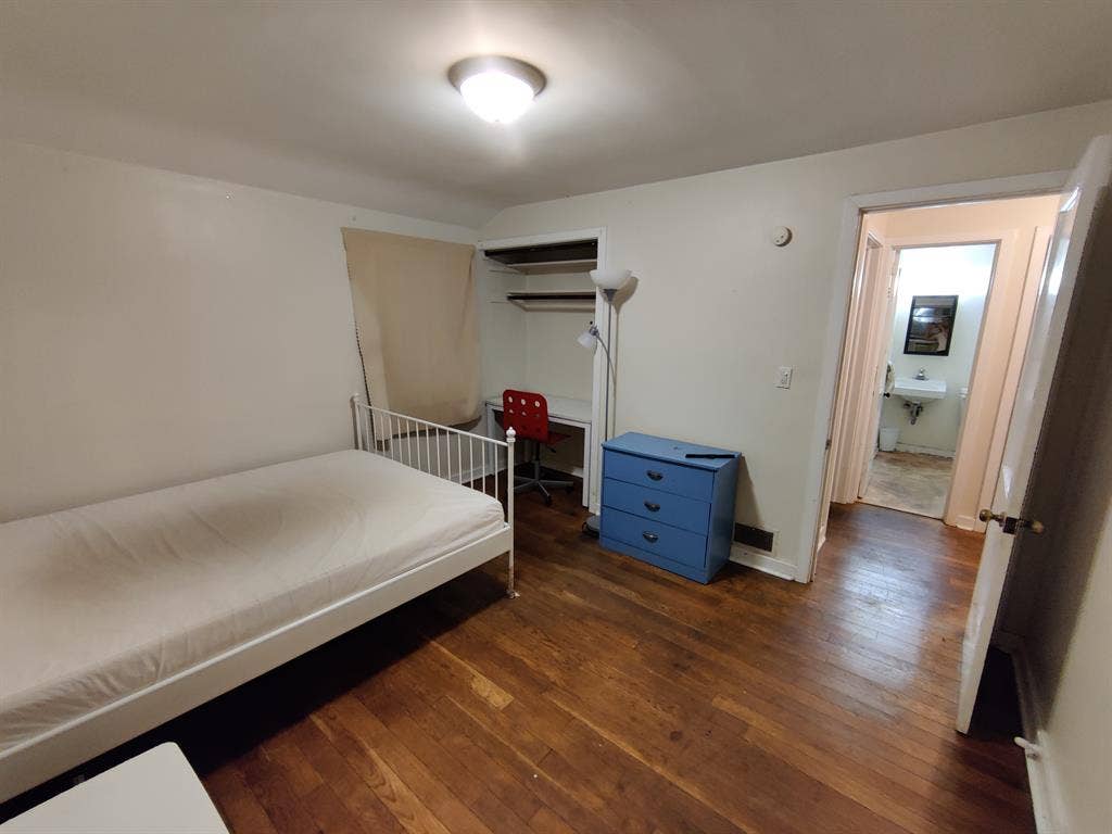 Rooms in downtown Newark, DE. UDEL