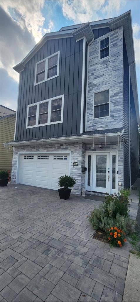 April 1st- 1 Bedroom Apartment