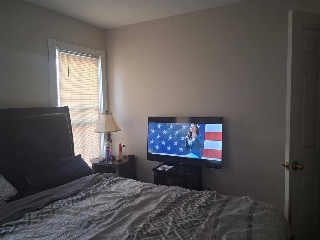 Furnished Room on W 3rd Ave