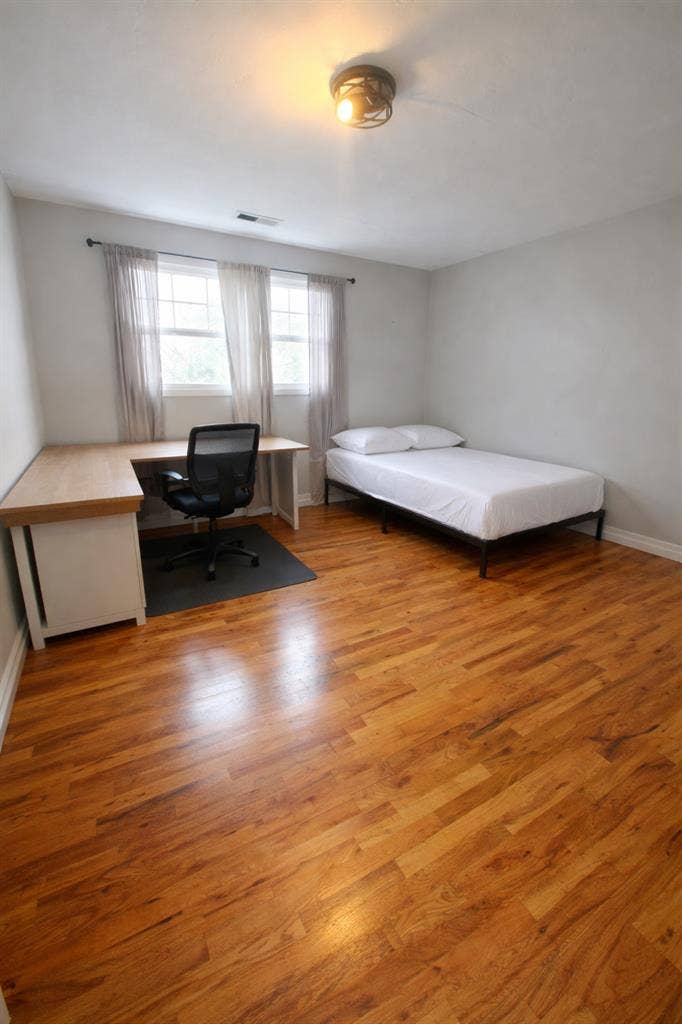 West Salem Rooms for Professionals