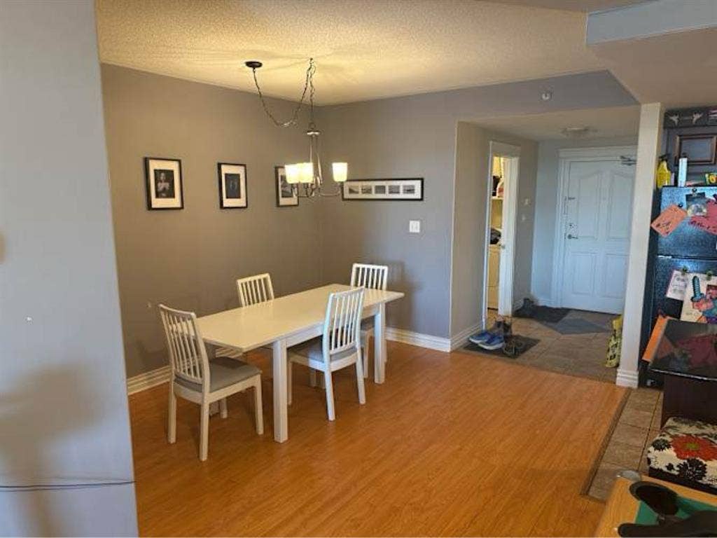 1 room in 2bdrm apartment.