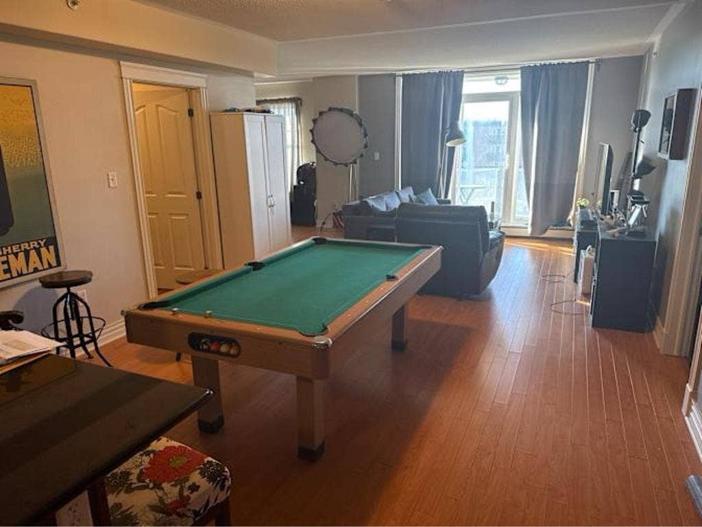 1 room in 2bdrm apartment.