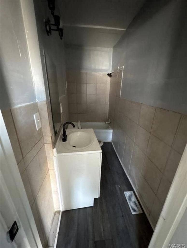 2 bedroom 1 bath house in Saint Ann