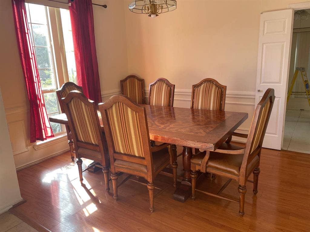 House in a prime area. Must see!