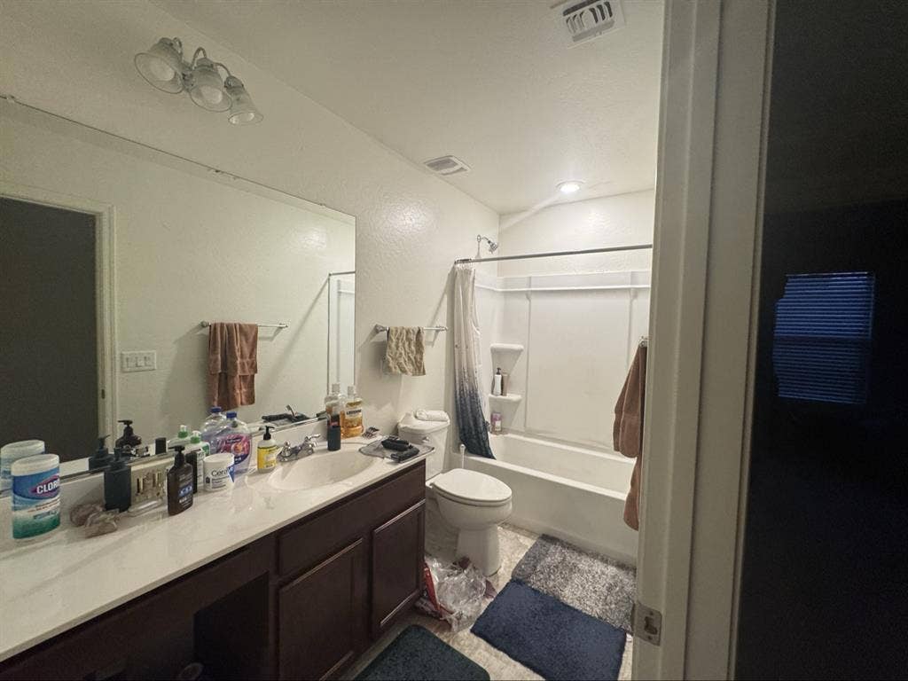 Room for rent!