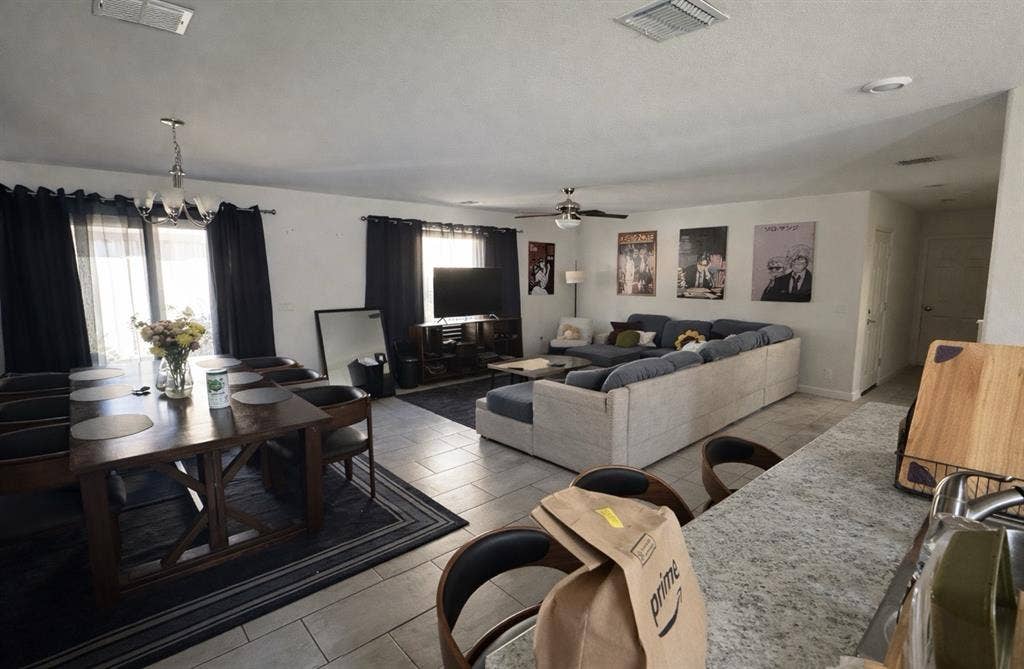 Room for rent!