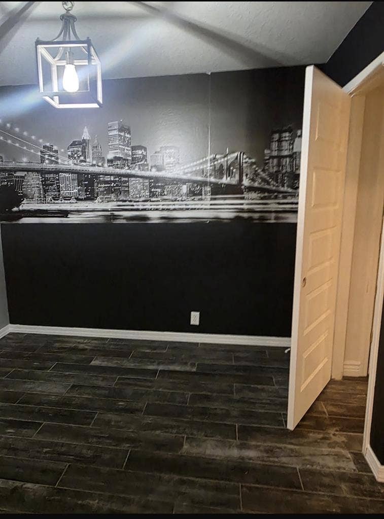 Looking for roommate in Glendale