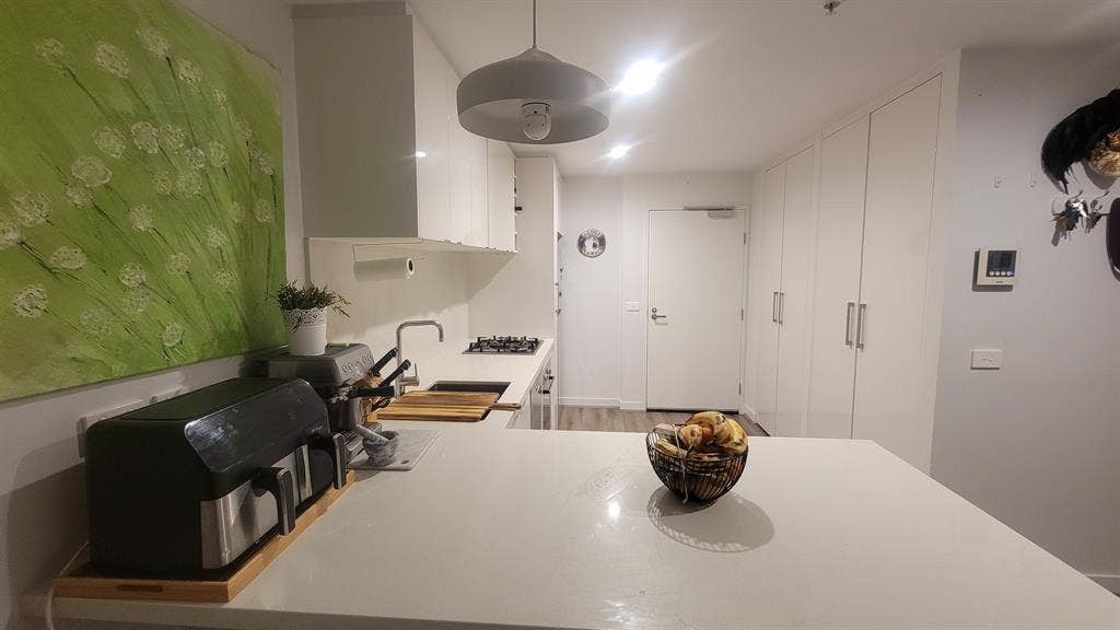 Very clean modern room in Chadstone