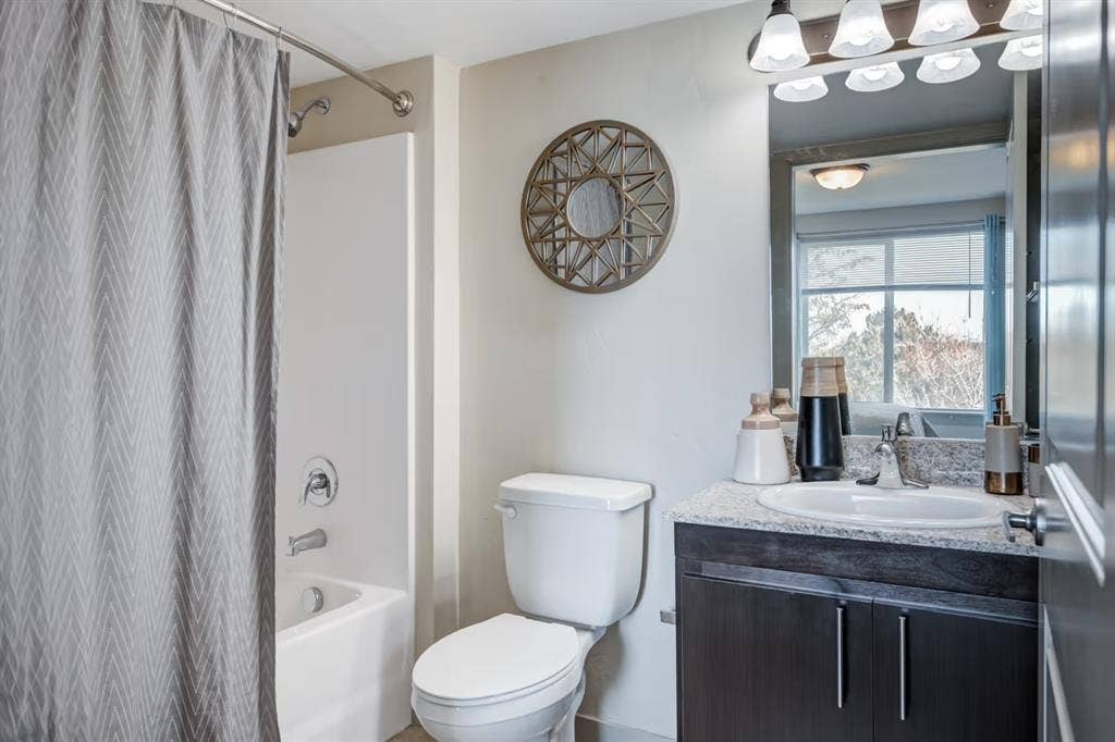 Bedroom in 4x4, Summer Sublease