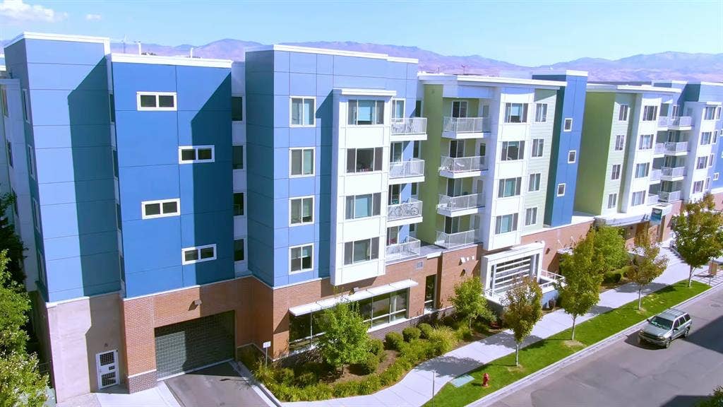 Bedroom in 4x4, Summer Sublease