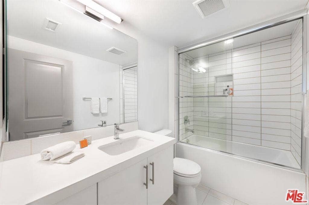 Beautiful Townhouse in Toluca Lake