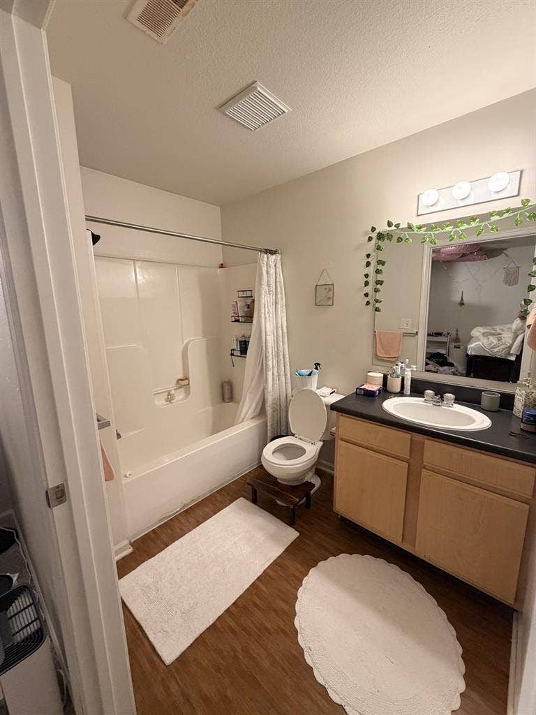 Lease takeover in 4x4 apartment