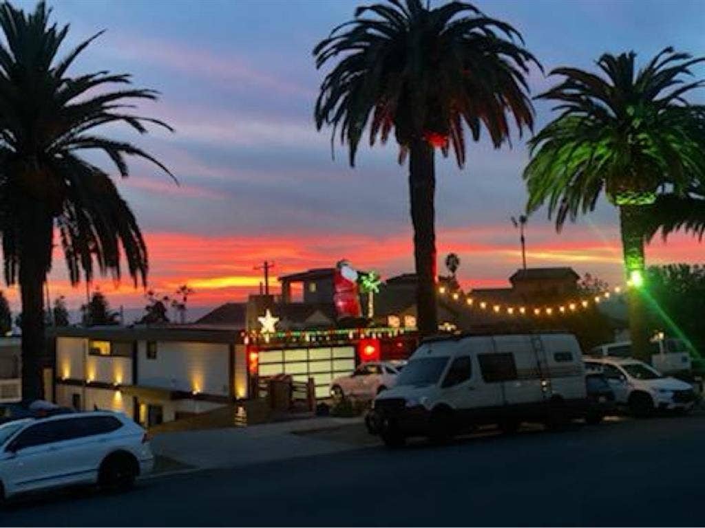 Beautiful oceanview home. Room/bath