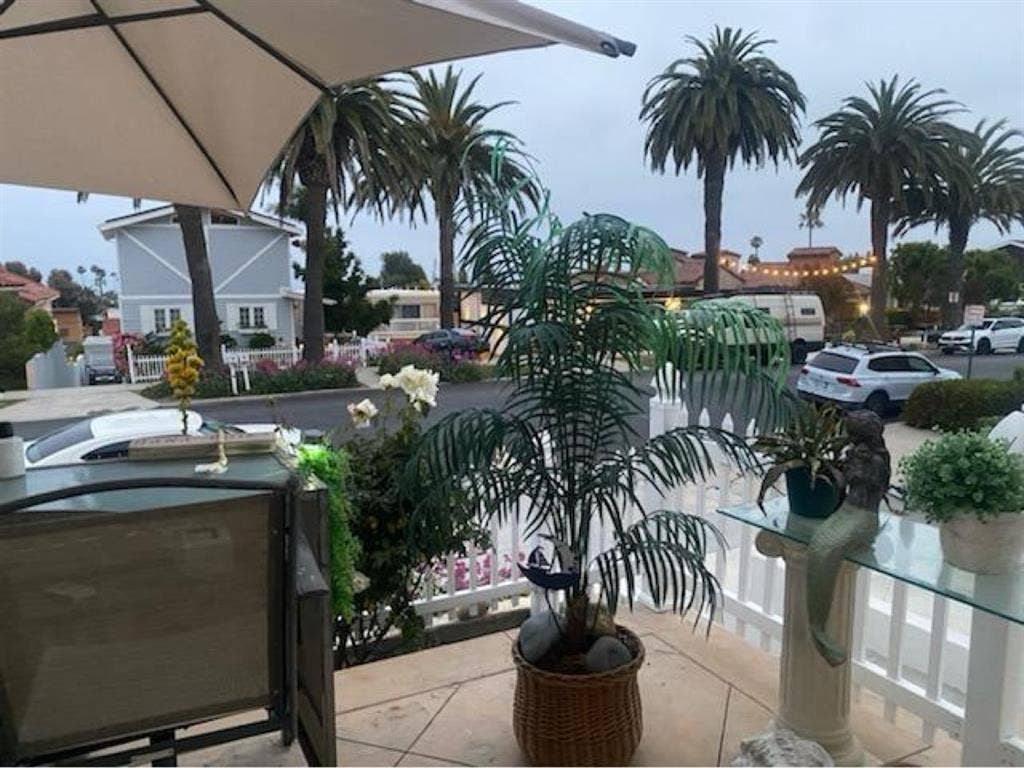 Beautiful oceanview home. Room/bath