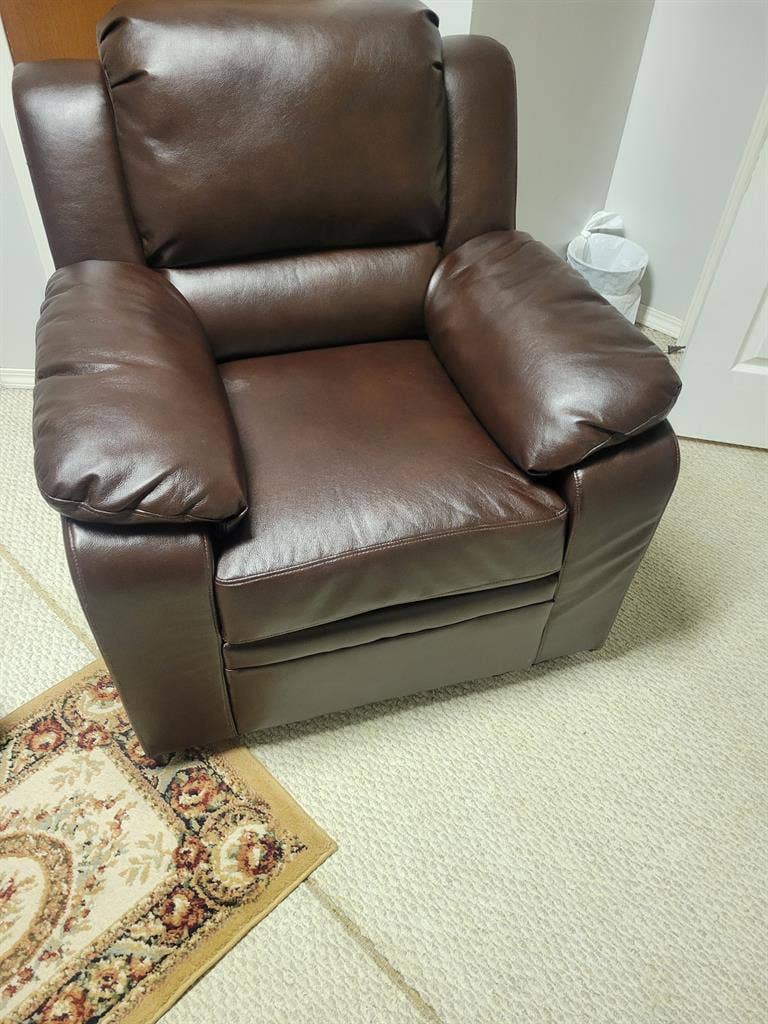 Furnished Basement room, near U OFM