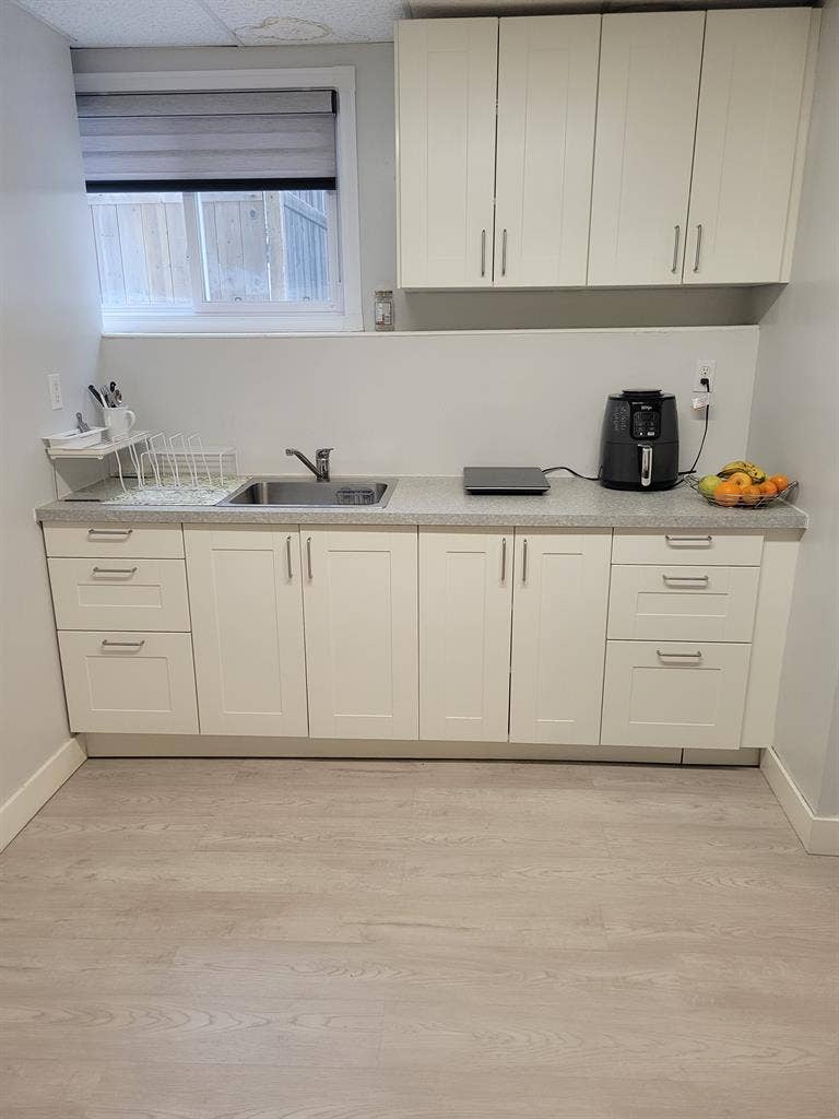 Furnished Basement room, near U OFM