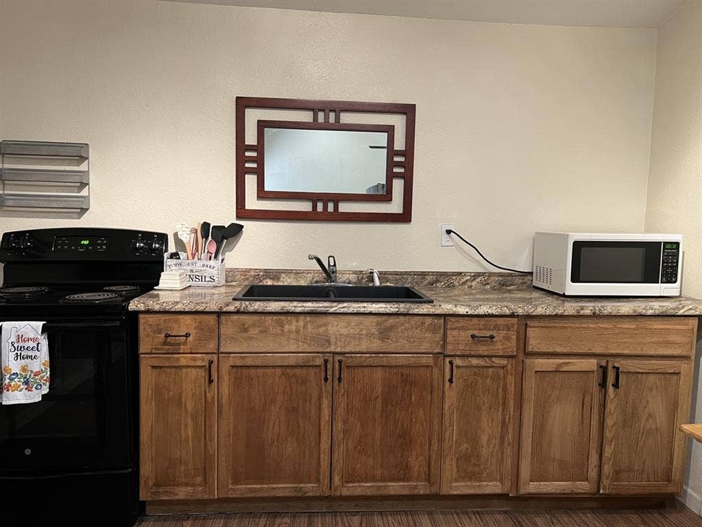 BARNDOMINIUM EFFICIENCY FOR RENT