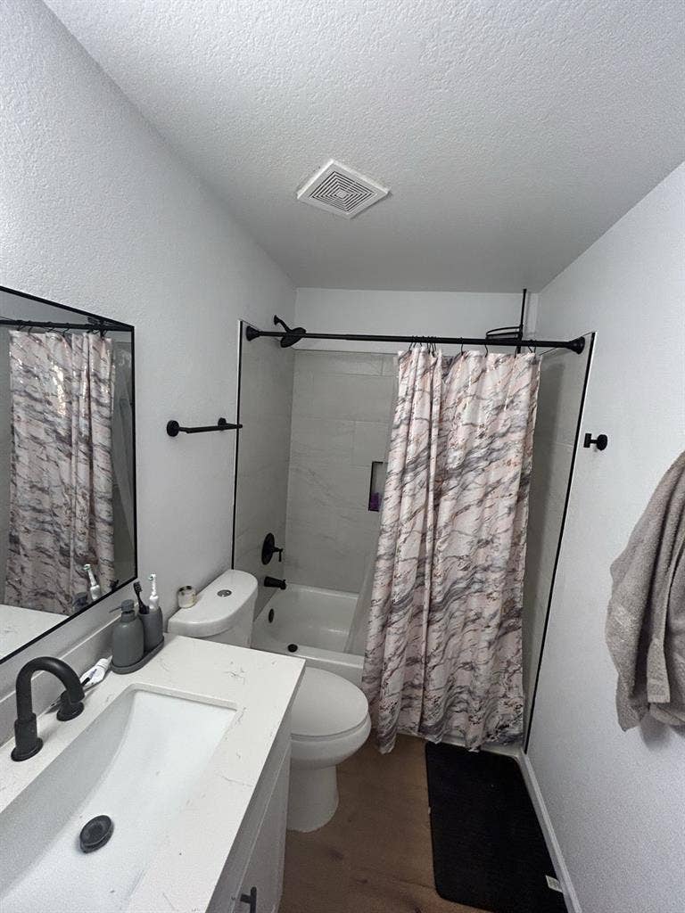 Glendale Room for Rent
