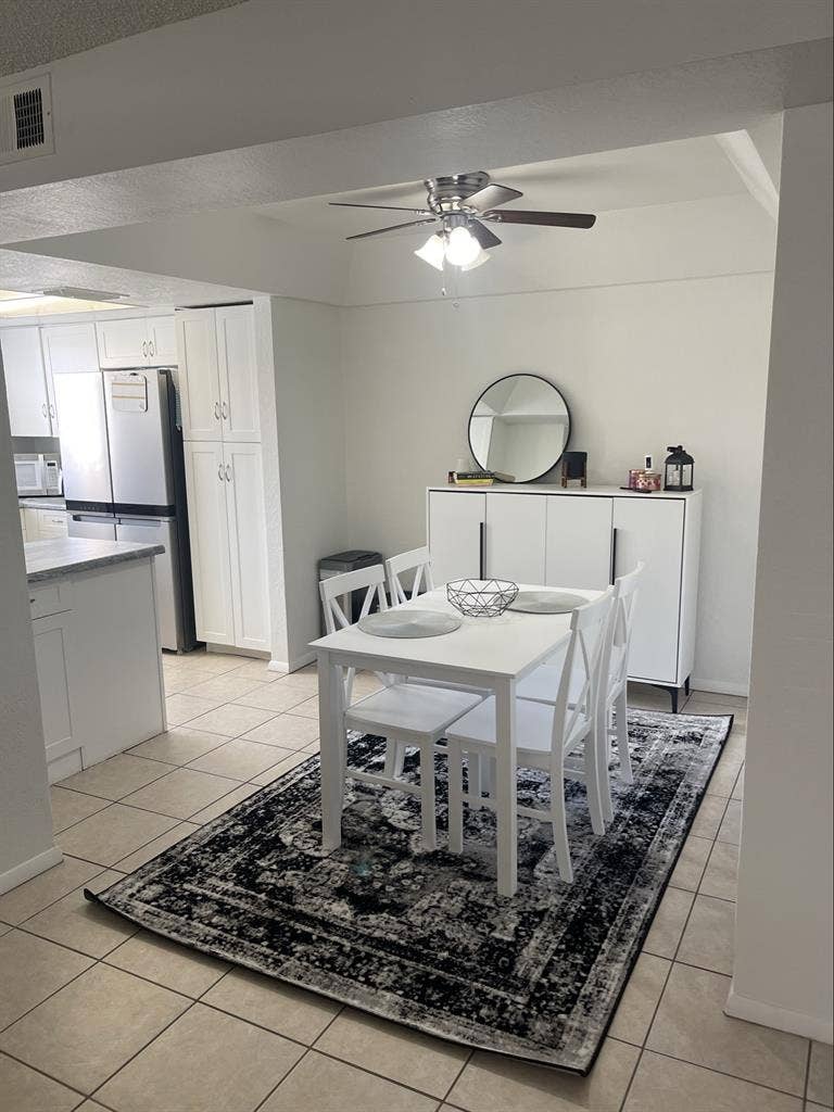 Cozy clean room and bathroomm