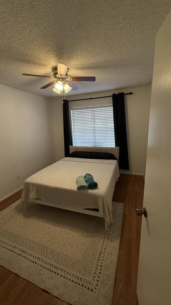 Cozy clean room and bathroomm