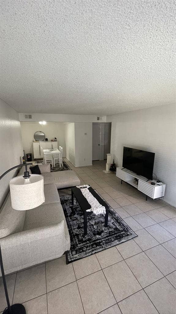 Cozy clean room and bathroomm