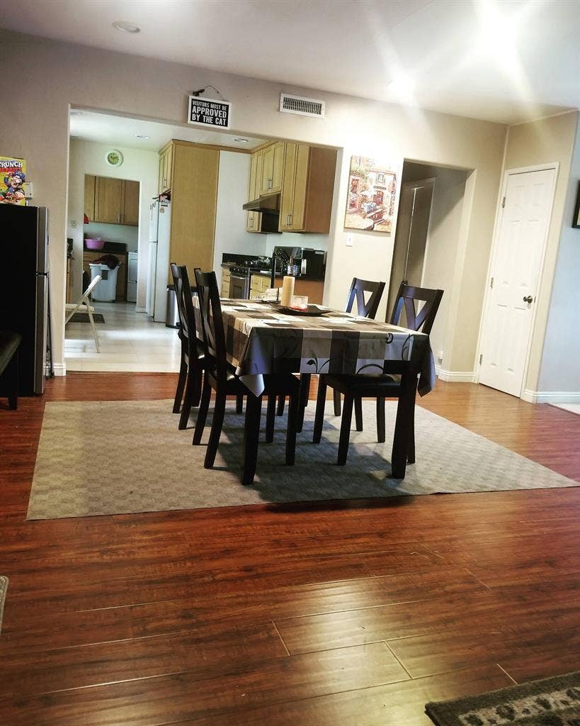 **ROOM 4 RENT** For 1 person