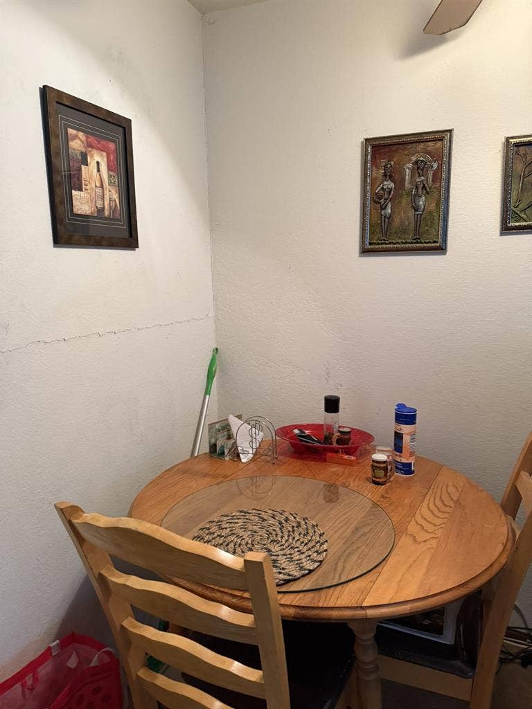 $900 / 2br - Room available Palms