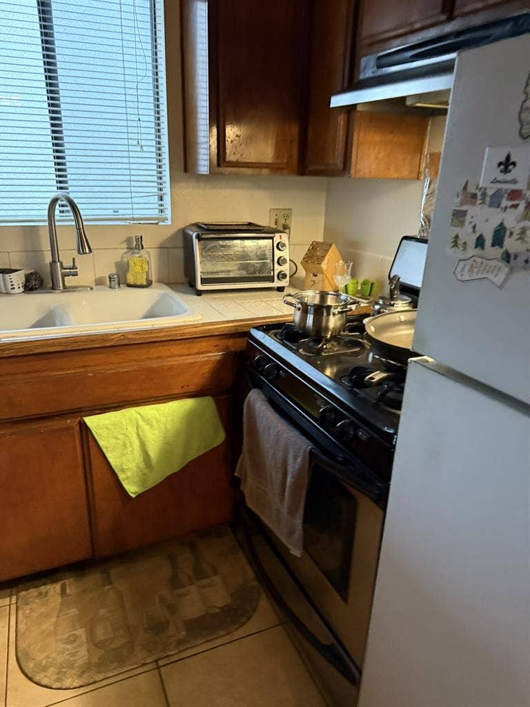 $900 / 2br - Room available Palms