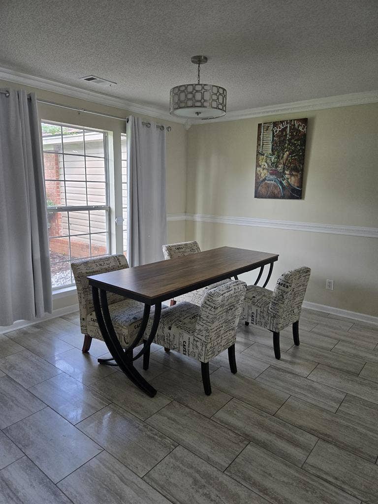 Furnished queen sized room