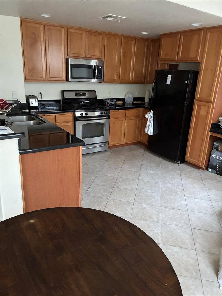 Looking for a roommate