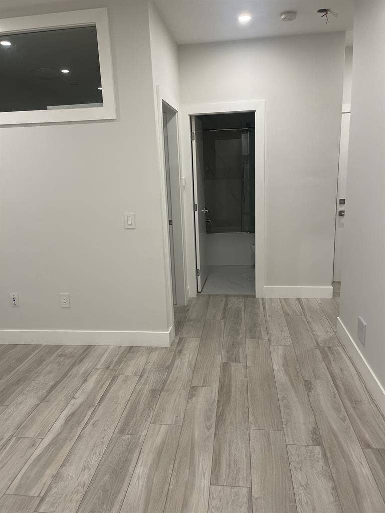 1BR Suite Near SFU with Laundry
