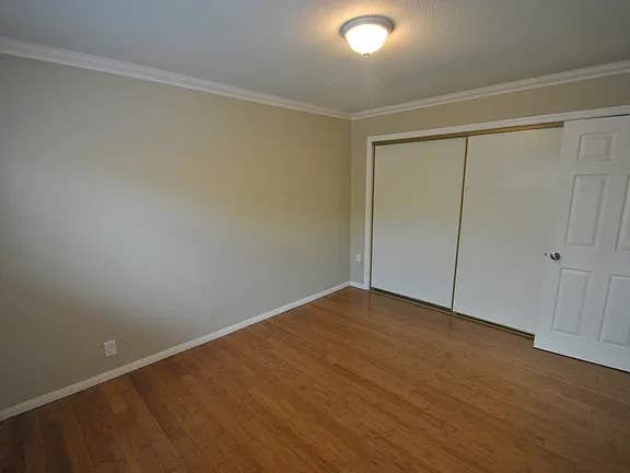Master bedroom for rent in house