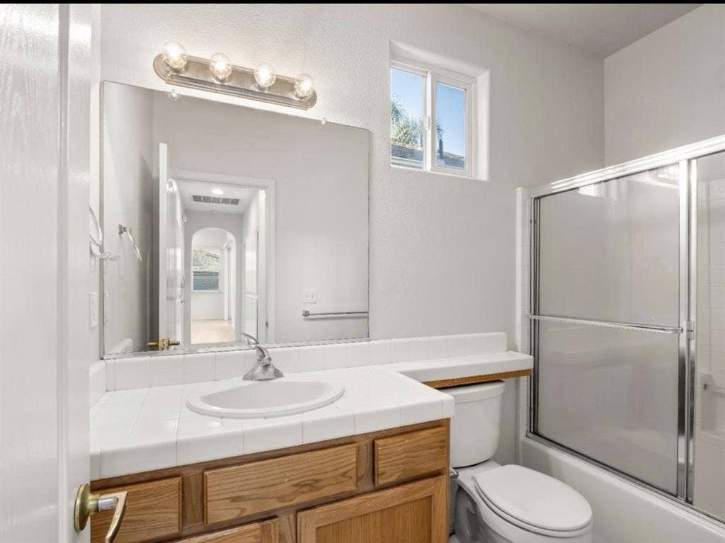 Female Roomate wanted
