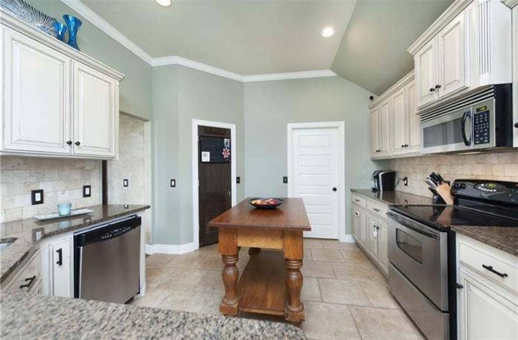 Room for Rent in a Great location!