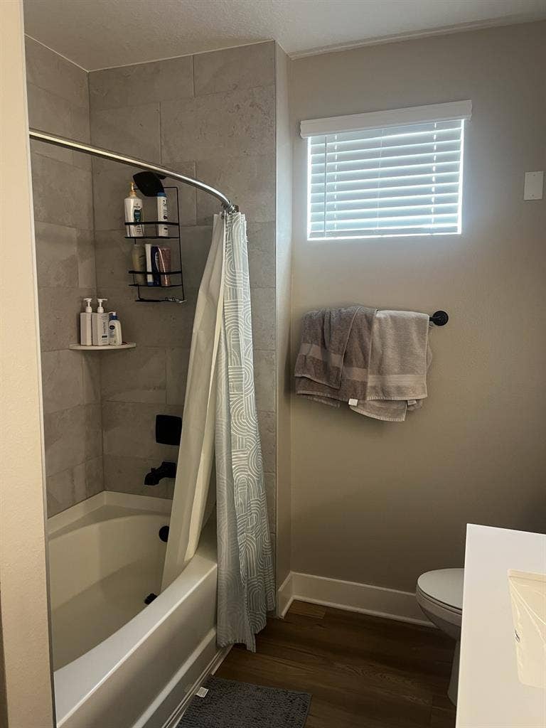 Looking for female roomie!