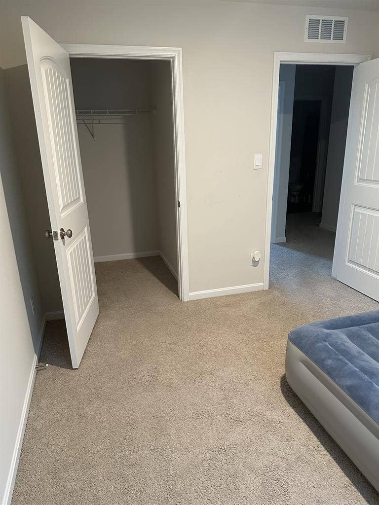 Large Room 4 Rent