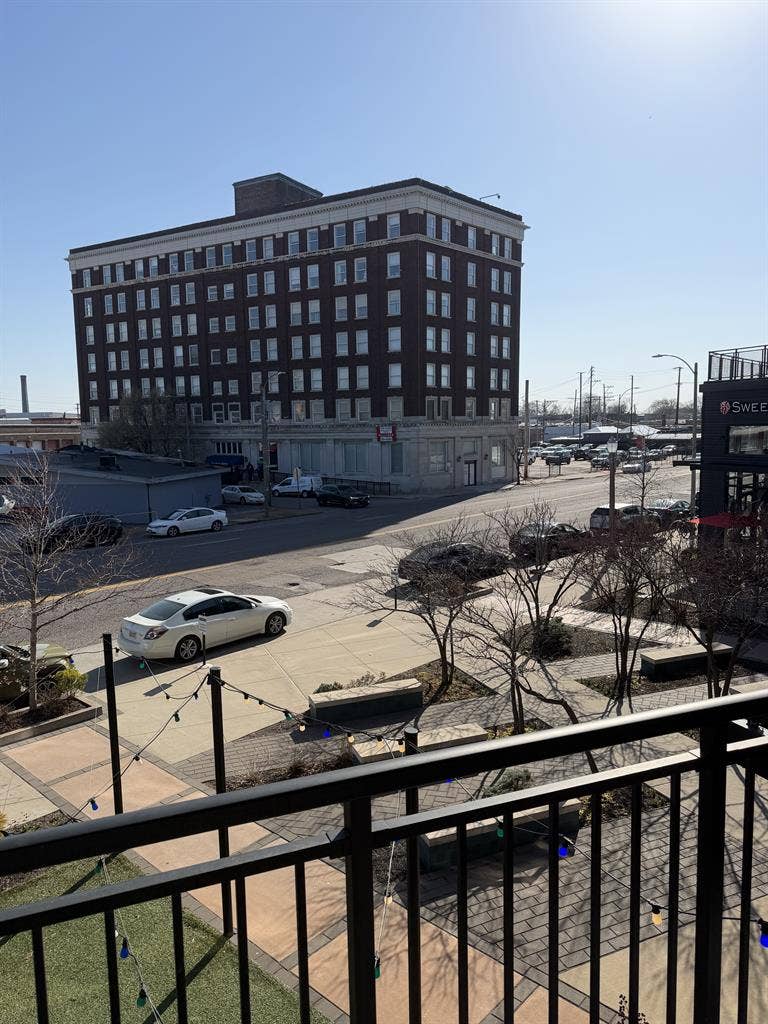1Bed 1Bath - Chroma STL (696 sq ft)