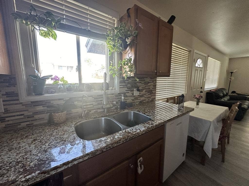 Room available in 3bed/2bath house!
