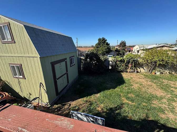 Room available in 3bed/2bath house!