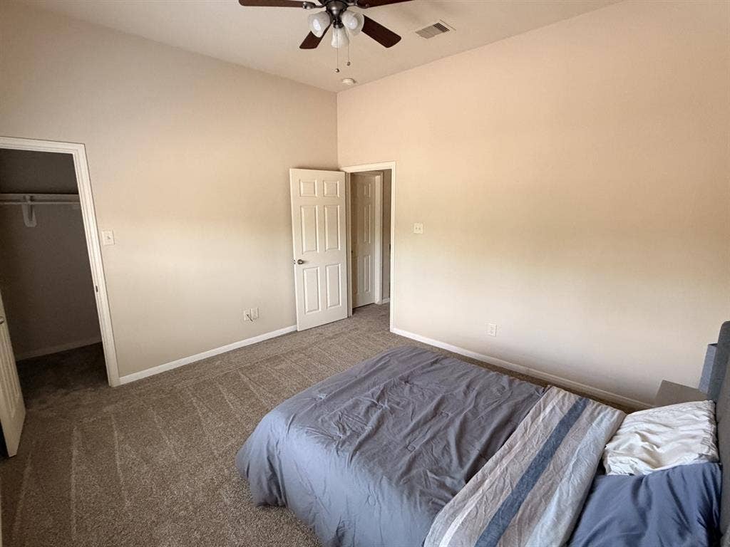 Multiple rooms for rent