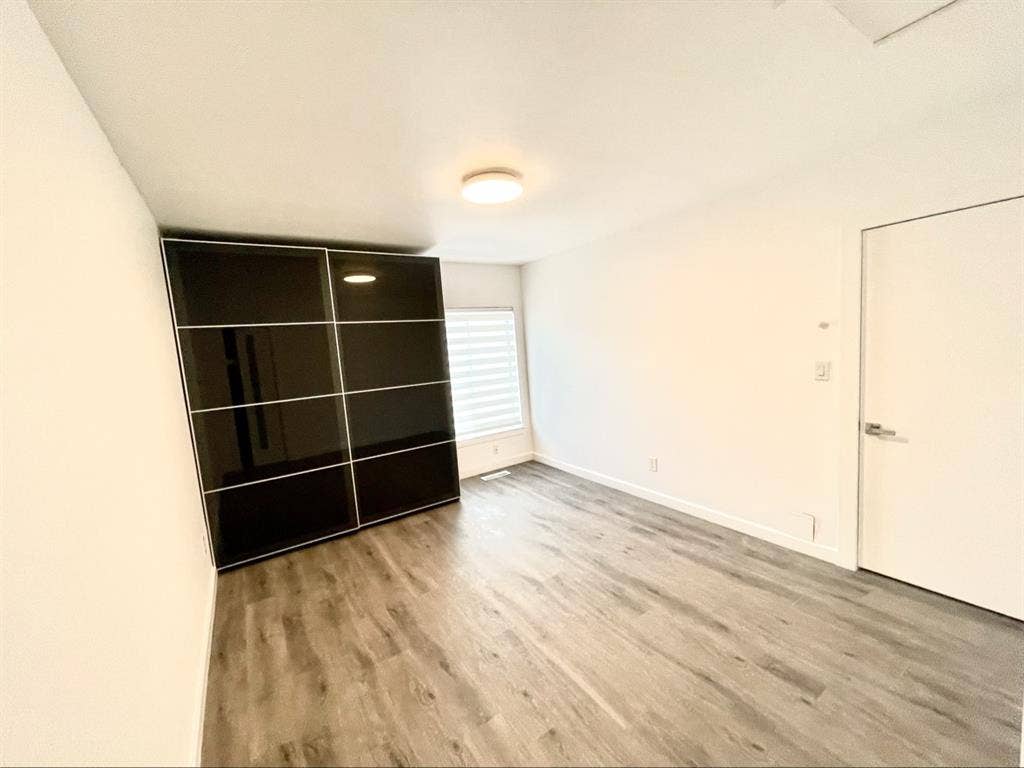 Master Bedroom + Private Bathroomm