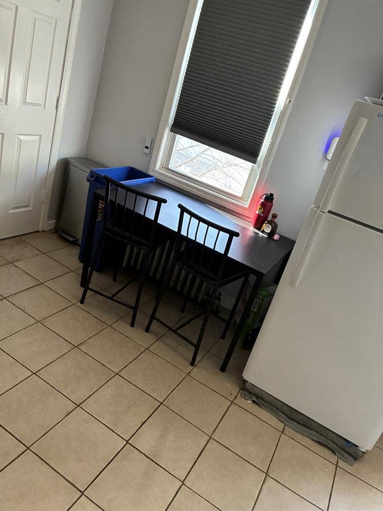 Room (3x) in 3BR Apartment