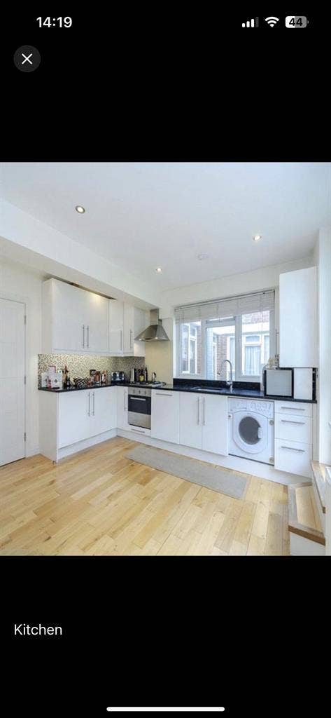 Bright Cozy 16 sqm Double Bedroom