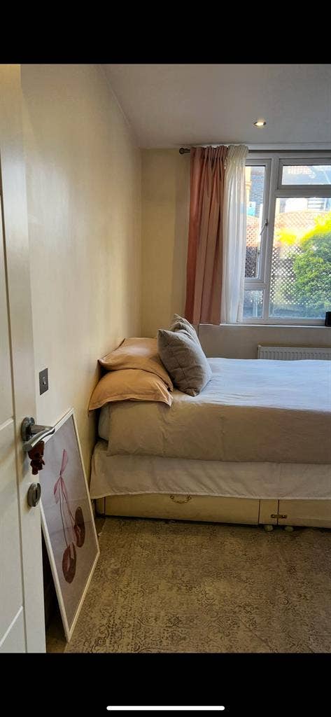 Bright Cozy 16 sqm Double Bedroom