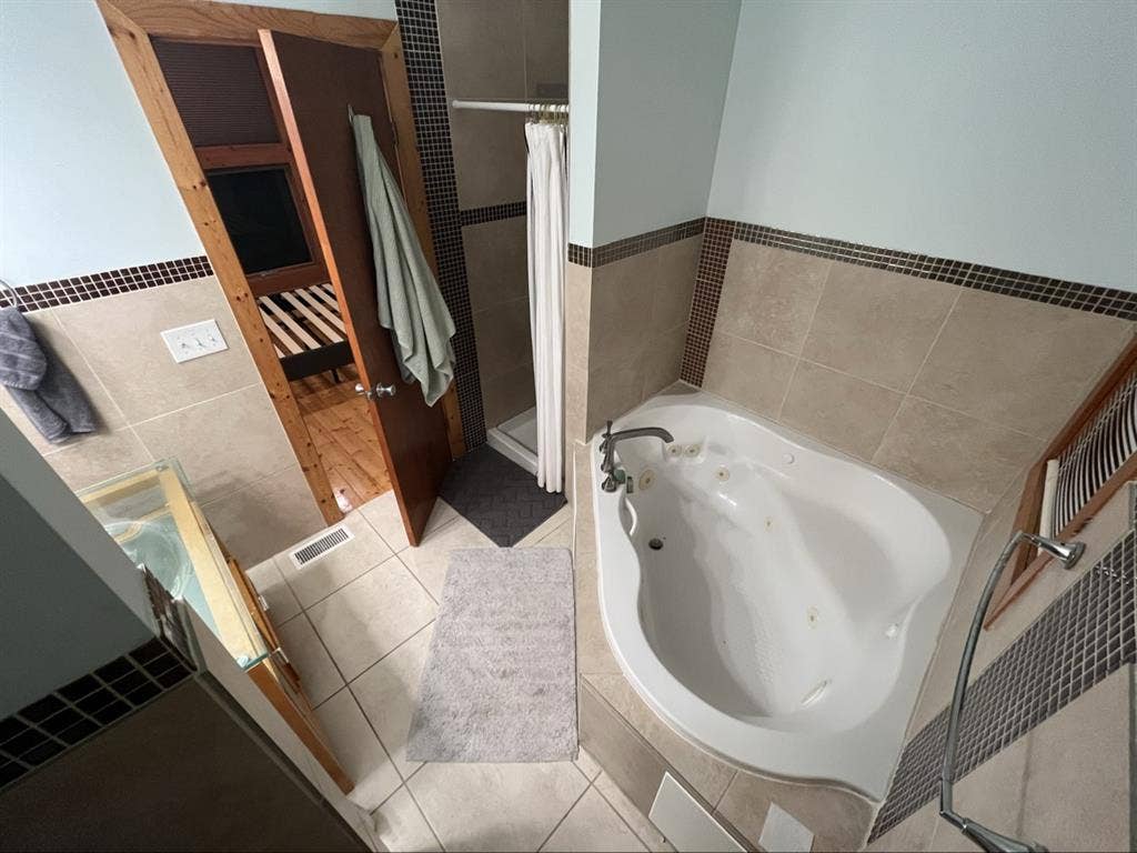 Roommate for End of May Move-In